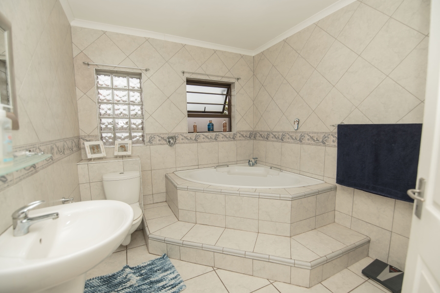 3 Bedroom Property for Sale in Rowallan Park Eastern Cape